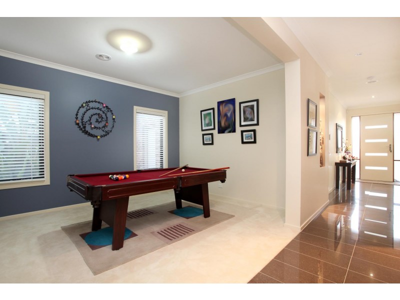 5 Caesia Way, Caroline Springs VIC 3023