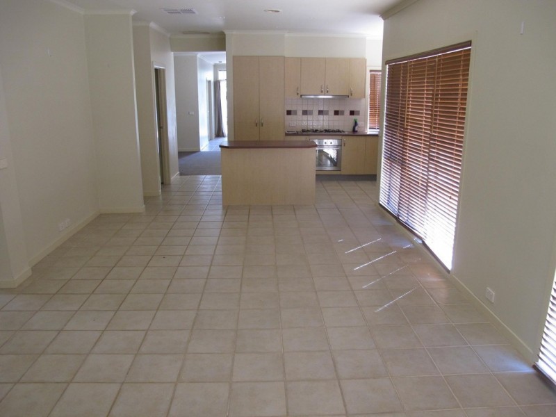 5 Kings Domain, Caroline Springs VIC 3023