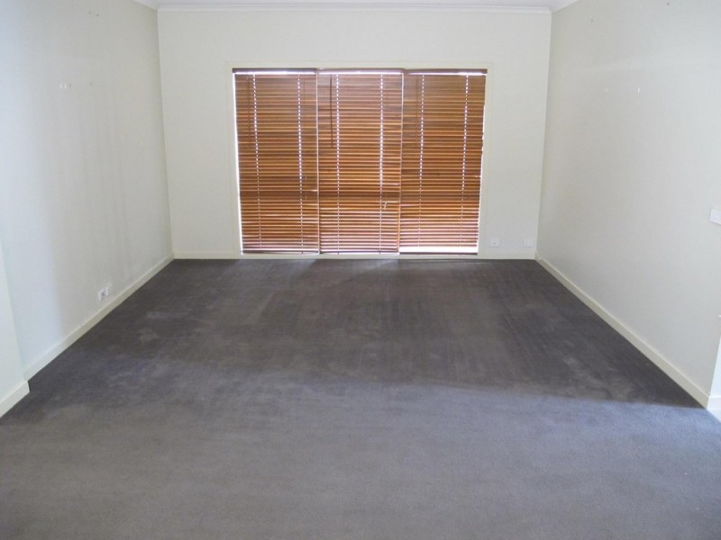 5 Kings Domain, Caroline Springs VIC 3023