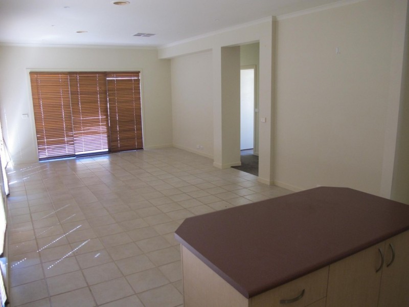 5 Kings Domain, Caroline Springs VIC 3023