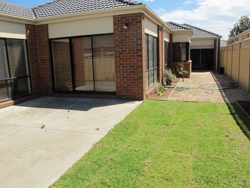 5 Kings Domain, Caroline Springs VIC 3023