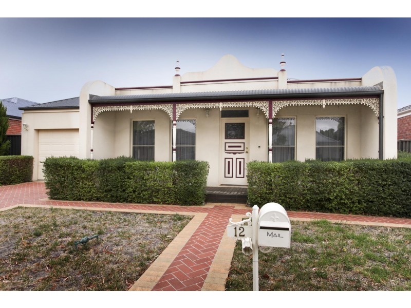 12 Buvelot Cres, Caroline Springs VIC 3023