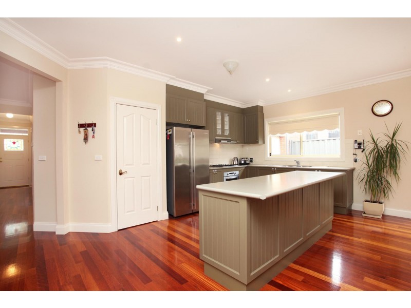 12 Buvelot Cres, Caroline Springs VIC 3023