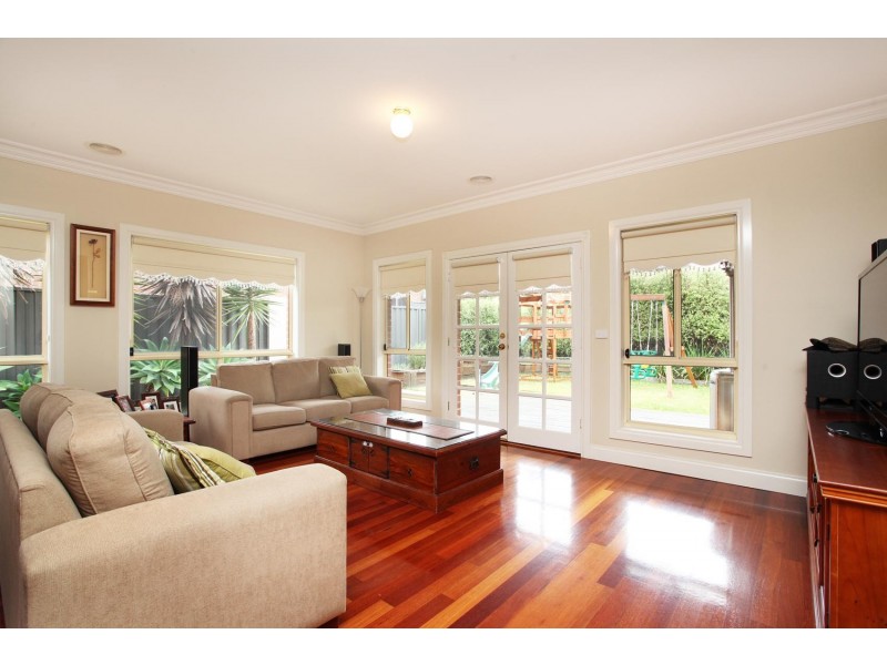 12 Buvelot Cres, Caroline Springs VIC 3023