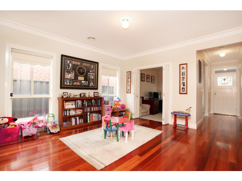 12 Buvelot Cres, Caroline Springs VIC 3023