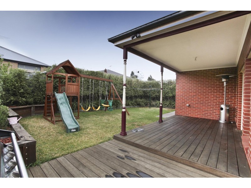 12 Buvelot Cres, Caroline Springs VIC 3023