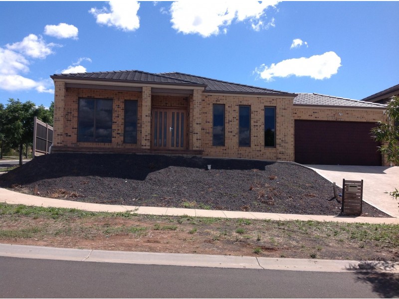 74 Kororoit Approach, Caroline Springs VIC 3023