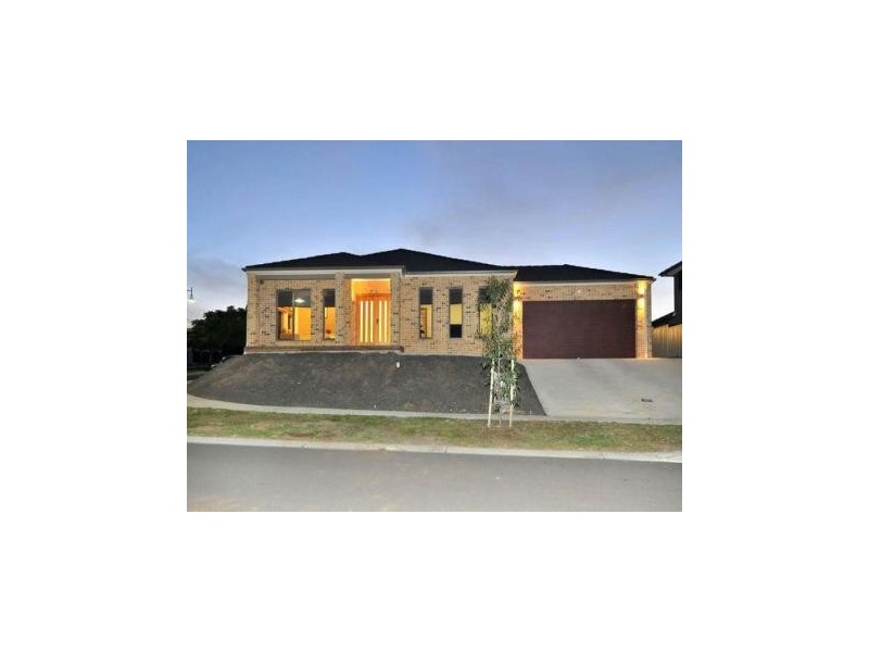 74 Kororoit Approach, Caroline Springs VIC 3023