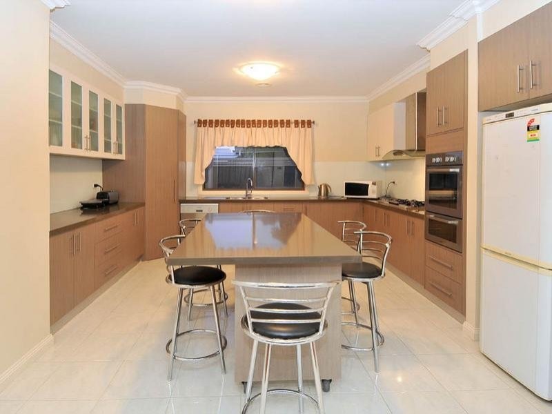 74 Kororoit Approach, Caroline Springs VIC 3023