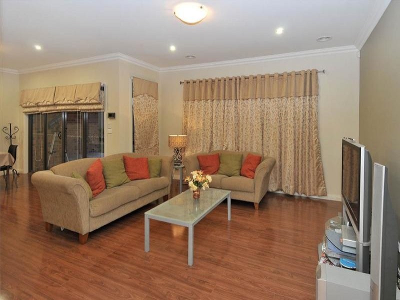74 Kororoit Approach, Caroline Springs VIC 3023