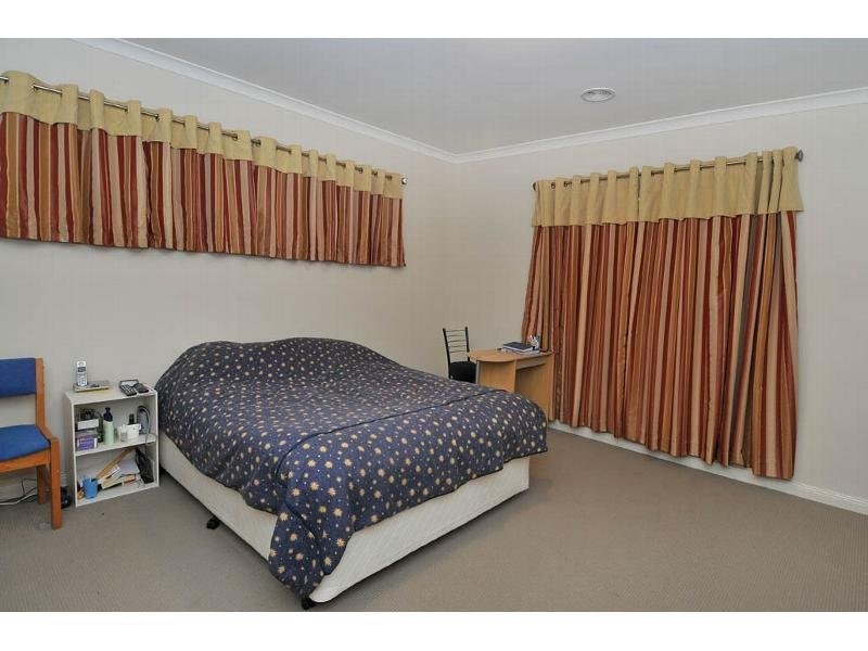 74 Kororoit Approach, Caroline Springs VIC 3023