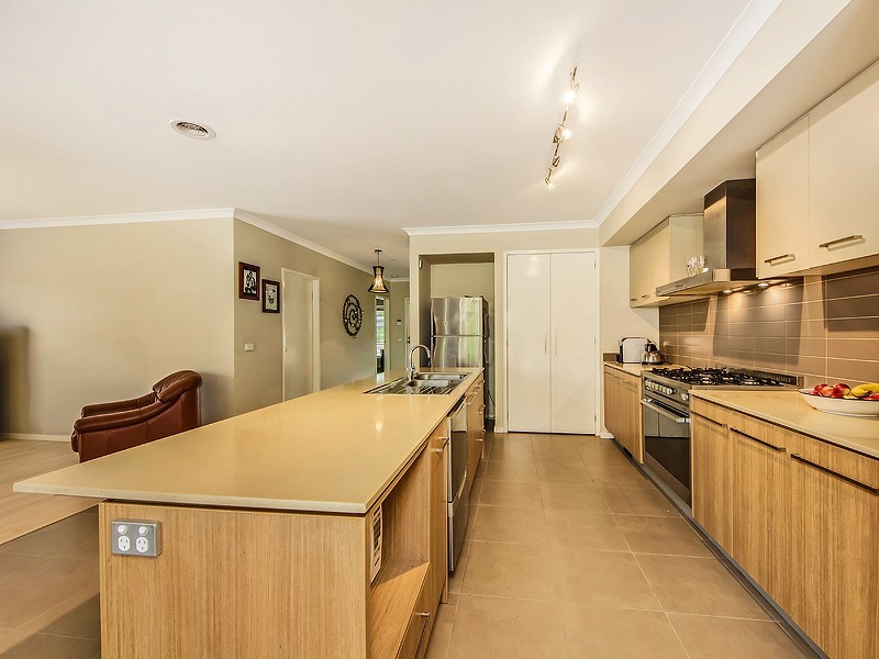 6 Puckle St, Taylors Hill VIC 3037
