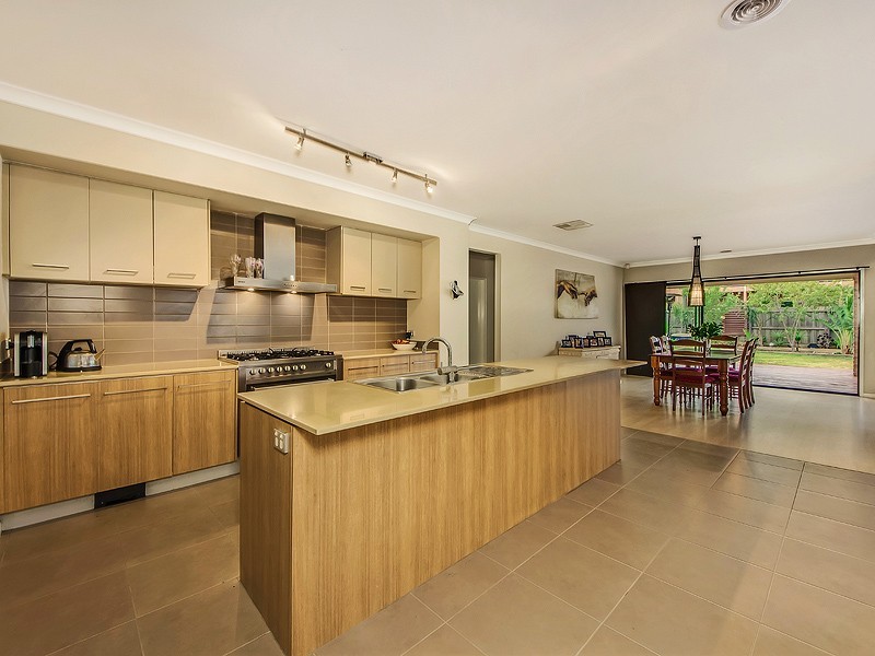 6 Puckle St, Taylors Hill VIC 3037