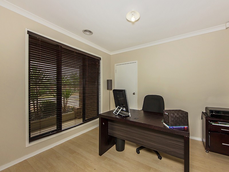 6 Puckle St, Taylors Hill VIC 3037