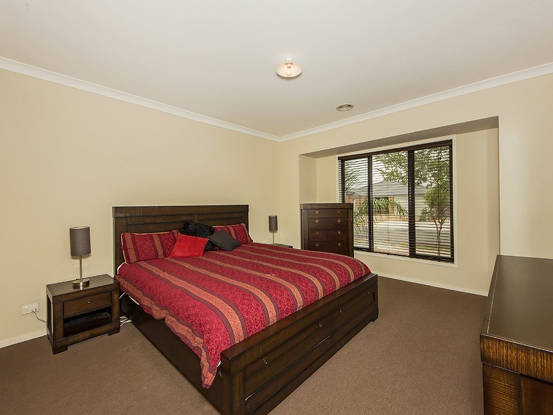 6 Puckle St, Taylors Hill VIC 3037
