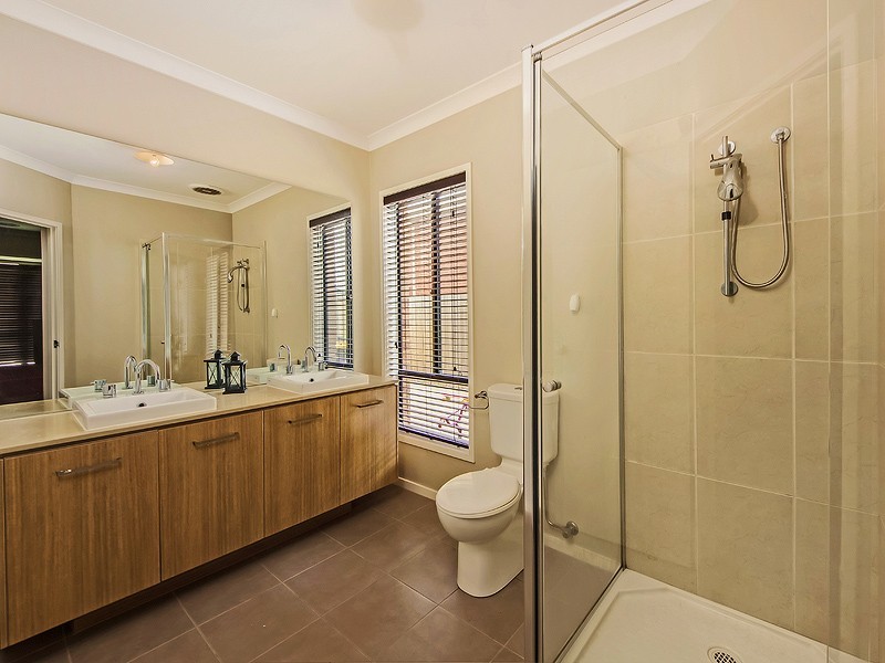 6 Puckle St, Taylors Hill VIC 3037