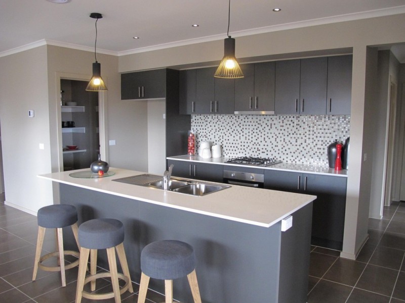 24 Peppermint Grove, Taylors Hill VIC 3037