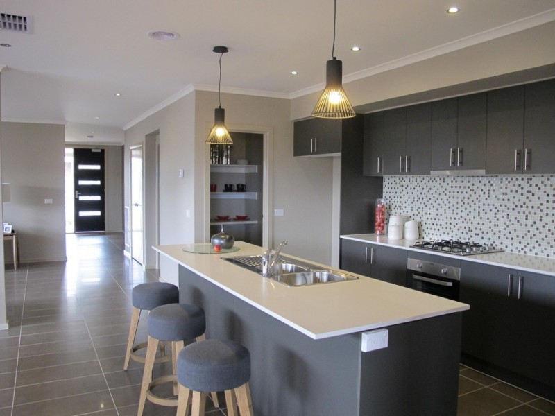24 Peppermint Grove, Taylors Hill VIC 3037