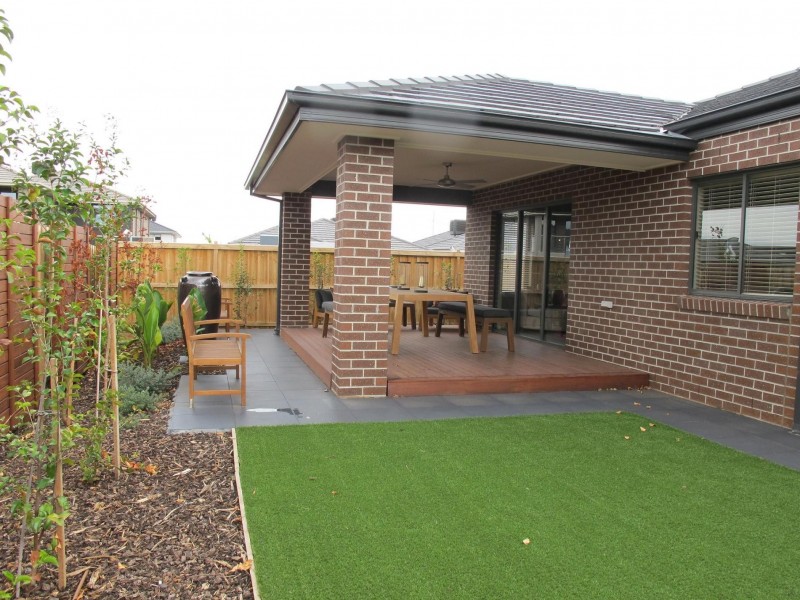 24 Peppermint Grove, Taylors Hill VIC 3037