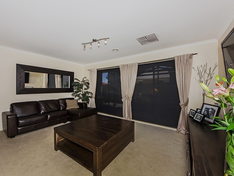 23 Glenelg Blvd, Taylors Hill VIC 3037