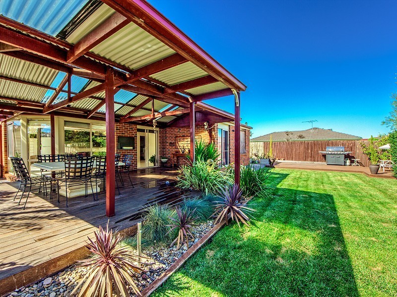 23 Glenelg Blvd, Taylors Hill VIC 3037