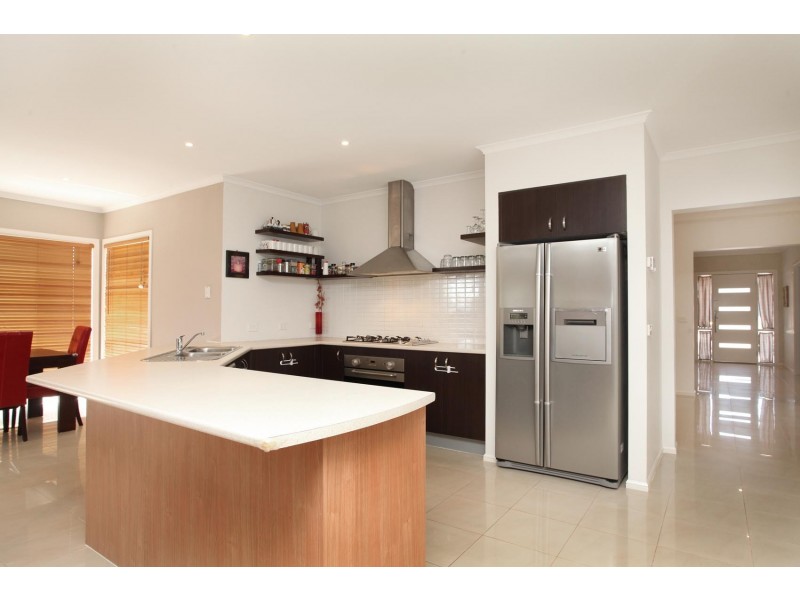 7 Moray Close, Taylors Hill VIC 3037