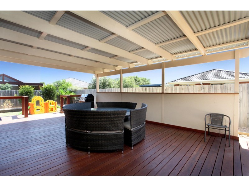 7 Moray Close, Taylors Hill VIC 3037