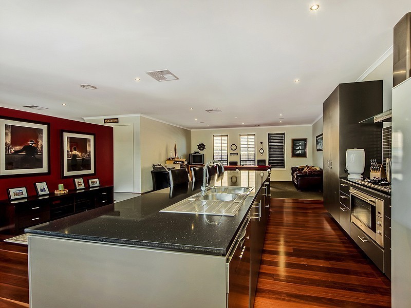 30 Ultimo Walk, Taylors Hill VIC 3037