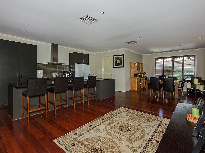 30 Ultimo Walk, Taylors Hill VIC 3037