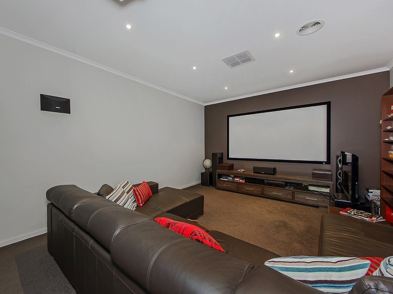 30 Ultimo Walk, Taylors Hill VIC 3037