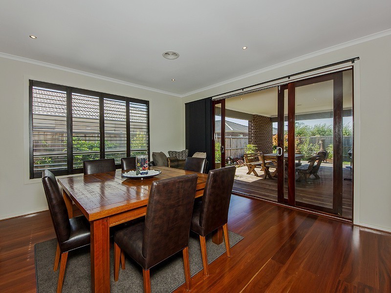 30 Ultimo Walk, Taylors Hill VIC 3037