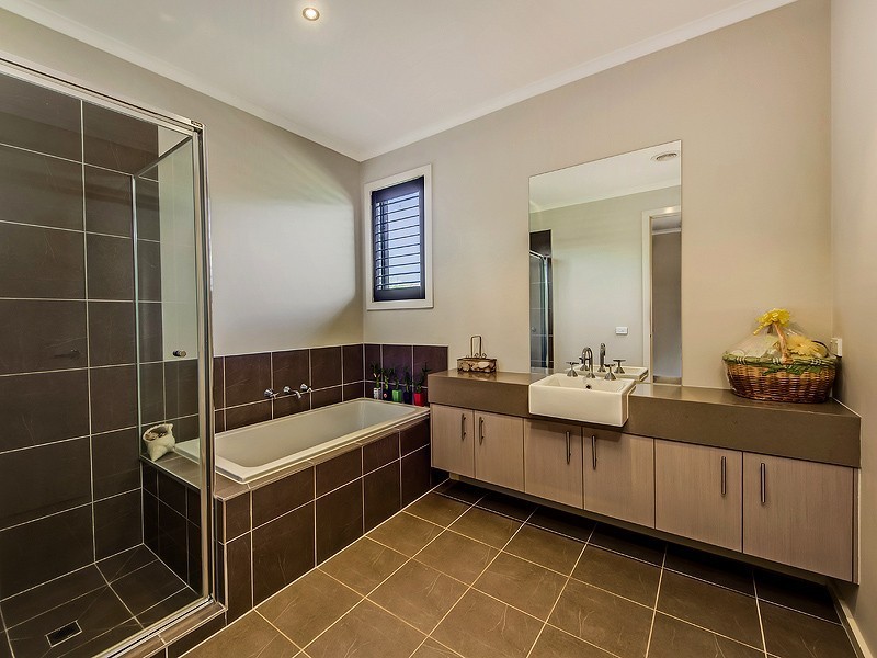 30 Ultimo Walk, Taylors Hill VIC 3037