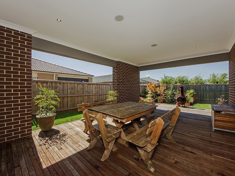 30 Ultimo Walk, Taylors Hill VIC 3037