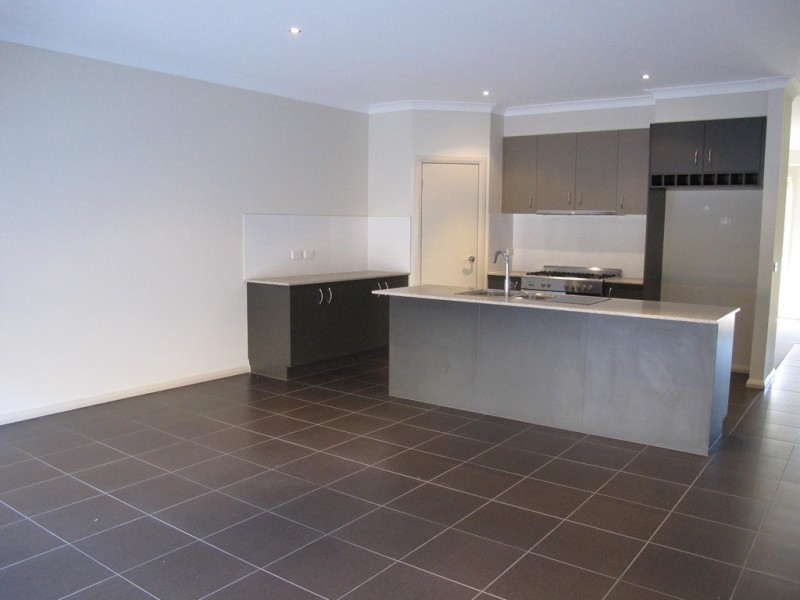 3 Meyers Lane, Caroline Springs VIC 3023