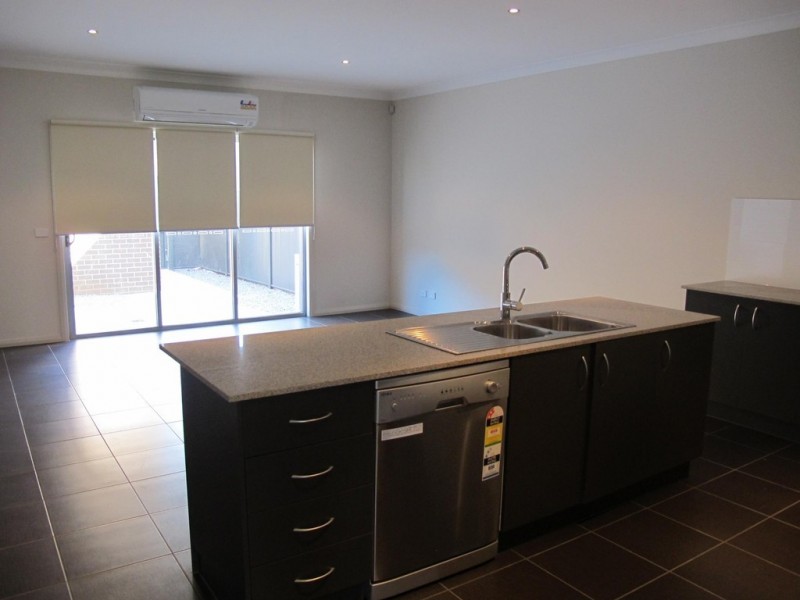 3 Meyers Lane, Caroline Springs VIC 3023