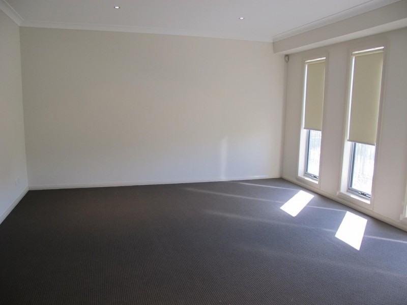 3 Meyers Lane, Caroline Springs VIC 3023