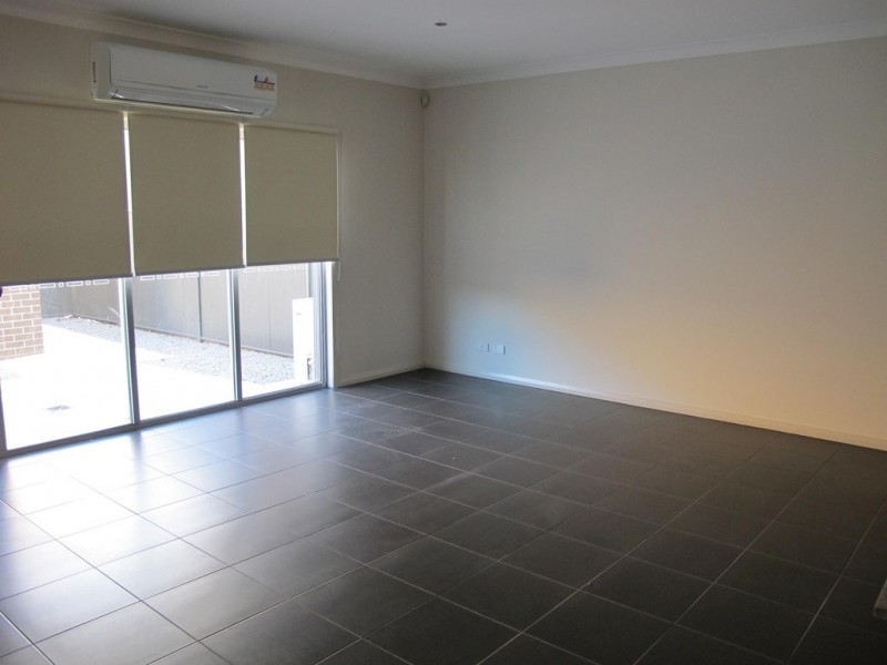 3 Meyers Lane, Caroline Springs VIC 3023