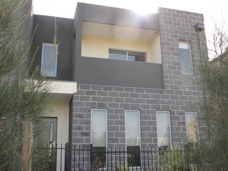 3 Meyers Lane, Caroline Springs VIC 3023