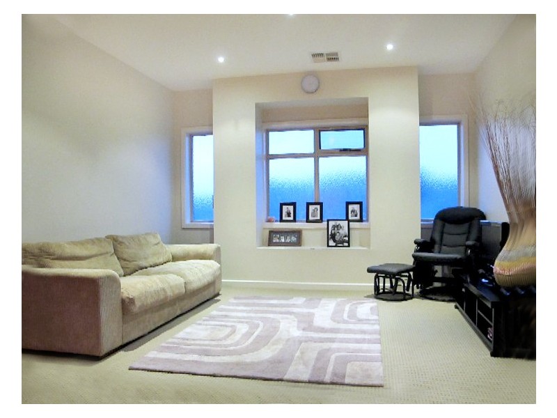 4 Anna Maree Pl, Caroline Springs VIC 3023