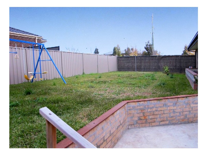 4 Anna Maree Pl, Caroline Springs VIC 3023