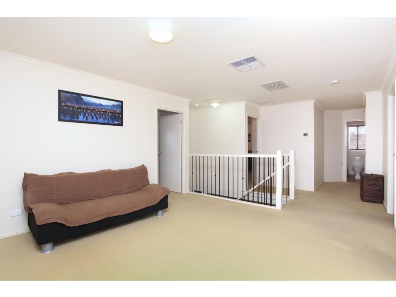 14 Naracoorte Dve, Caroline Springs VIC 3023