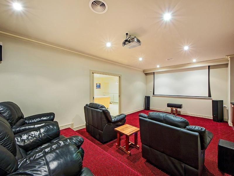 7 Grange Terrace, Taylors Hill VIC 3037