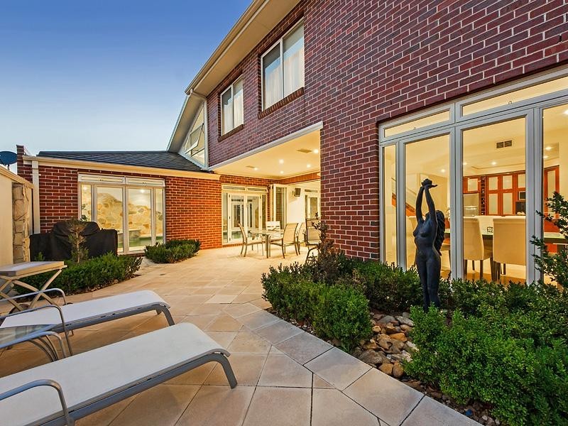 7 Grange Terrace, Taylors Hill VIC 3037