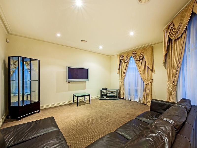 7 Grange Terrace, Taylors Hill VIC 3037