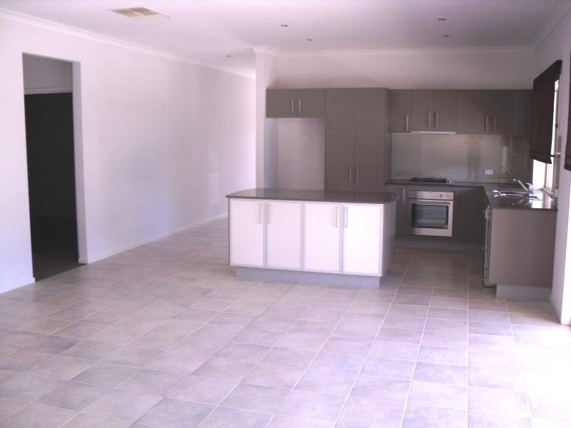 5 Botanical Drive, Caroline Springs VIC 3023