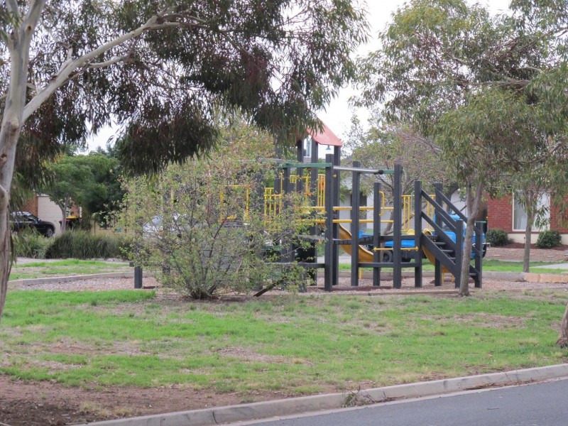 6 Clyde Close, Taylors Hill VIC 3037