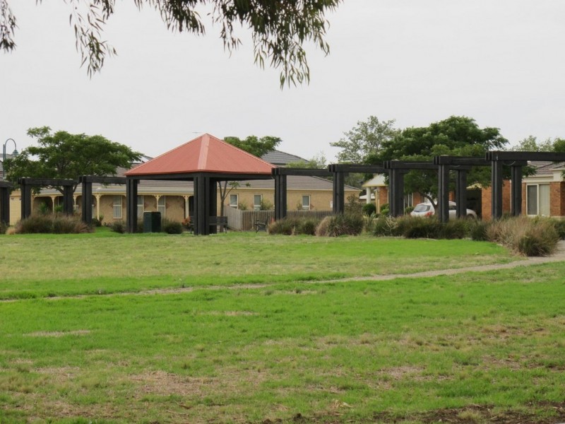 6 Clyde Close, Taylors Hill VIC 3037