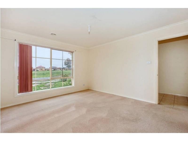 6 Clyde Close, Taylors Hill VIC 3037