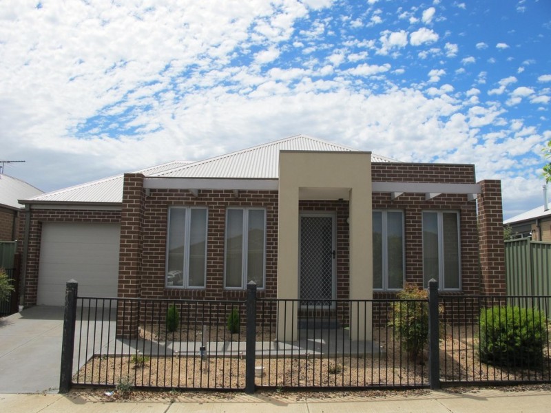 25 Kunuka Circuit, Caroline Springs VIC 3023