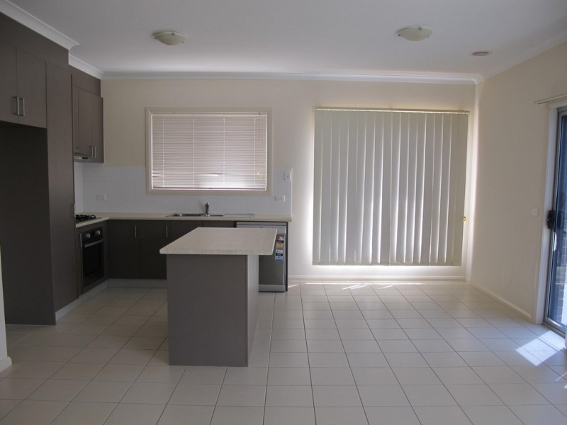 25 Kunuka Circuit, Caroline Springs VIC 3023